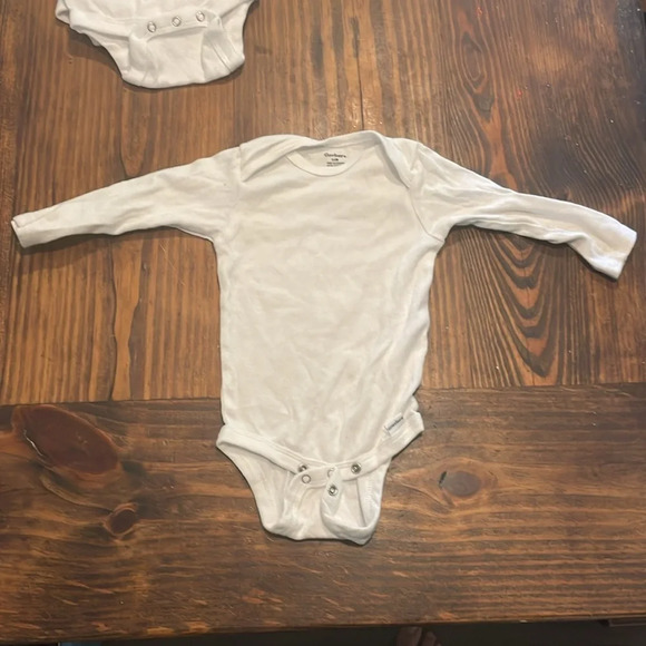 Assorted Onesie Bundle size 6-9M - Picture 3 of 5